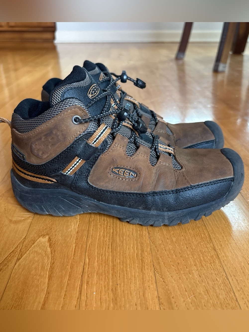 Keen Targhee Mid Waterproof hiking boots dark earth brown Kids Youth Boys Size 3